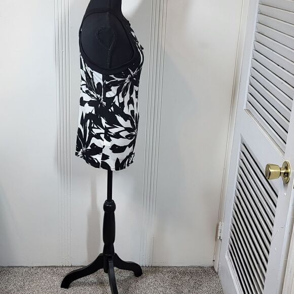 Banana Republic Women's Black & White Halter Top - Picture 4 of 7